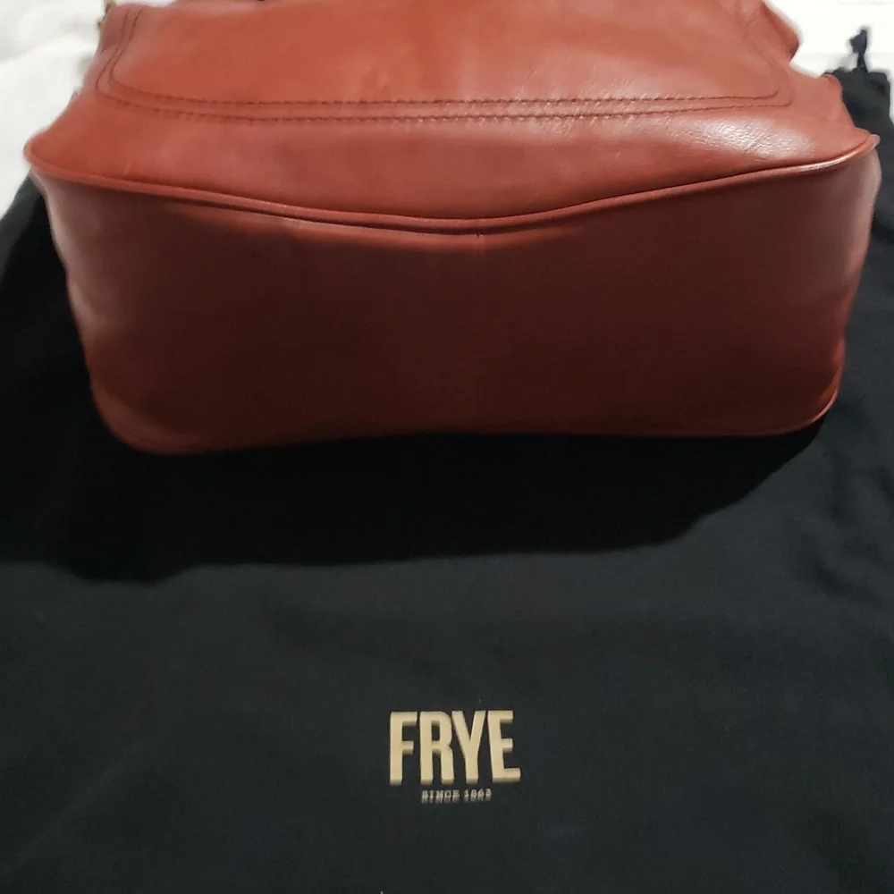 Frye Campus Rivet Hobo. Color Burnt Red. (B1).‎